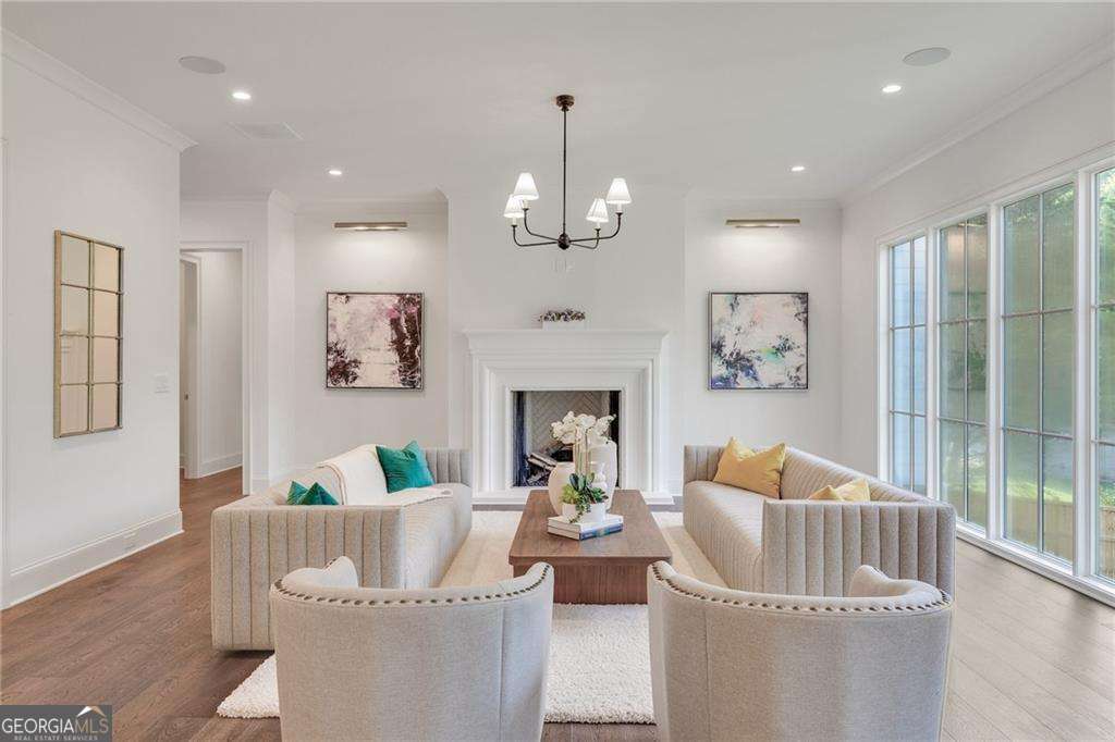 228 Thomas Circle