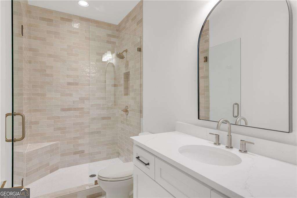 228 Thomas Circle