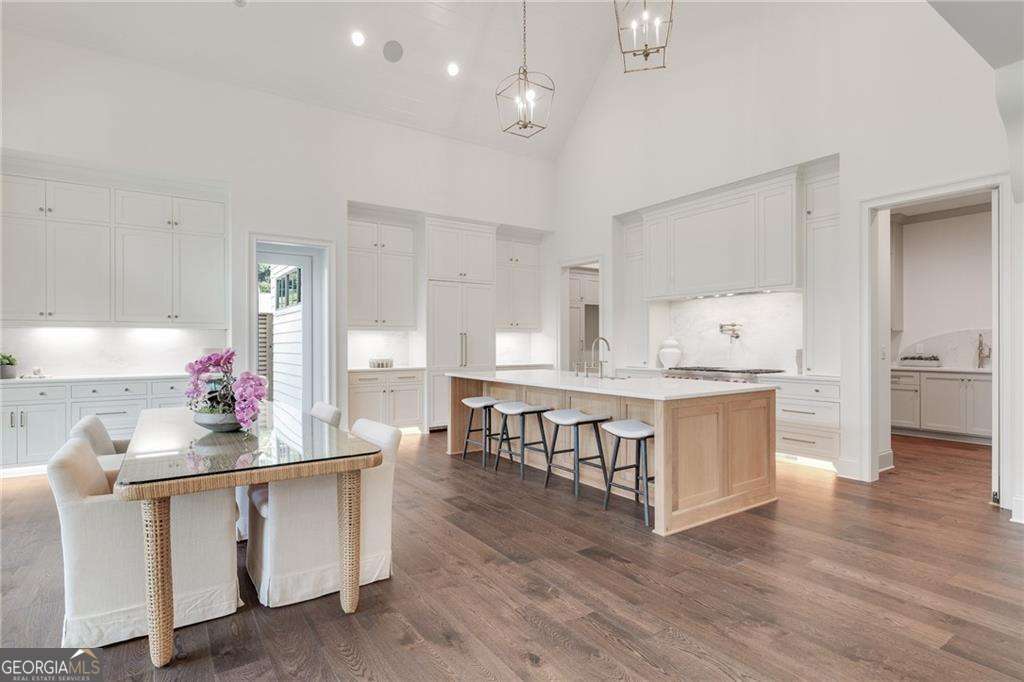 228 Thomas Circle