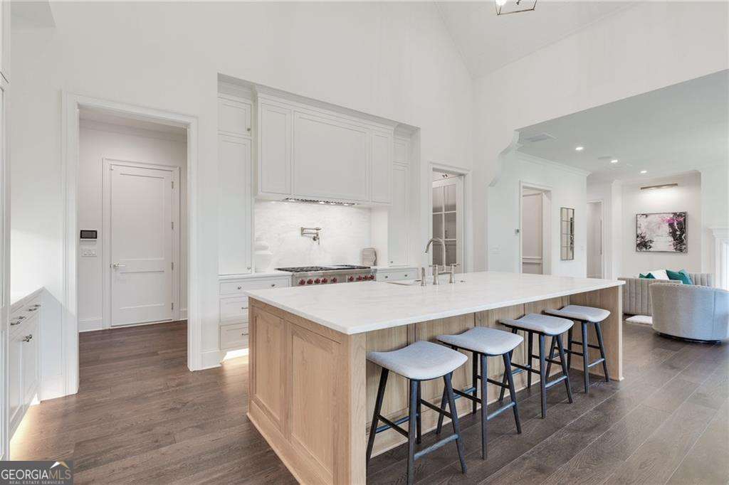 228 Thomas Circle
