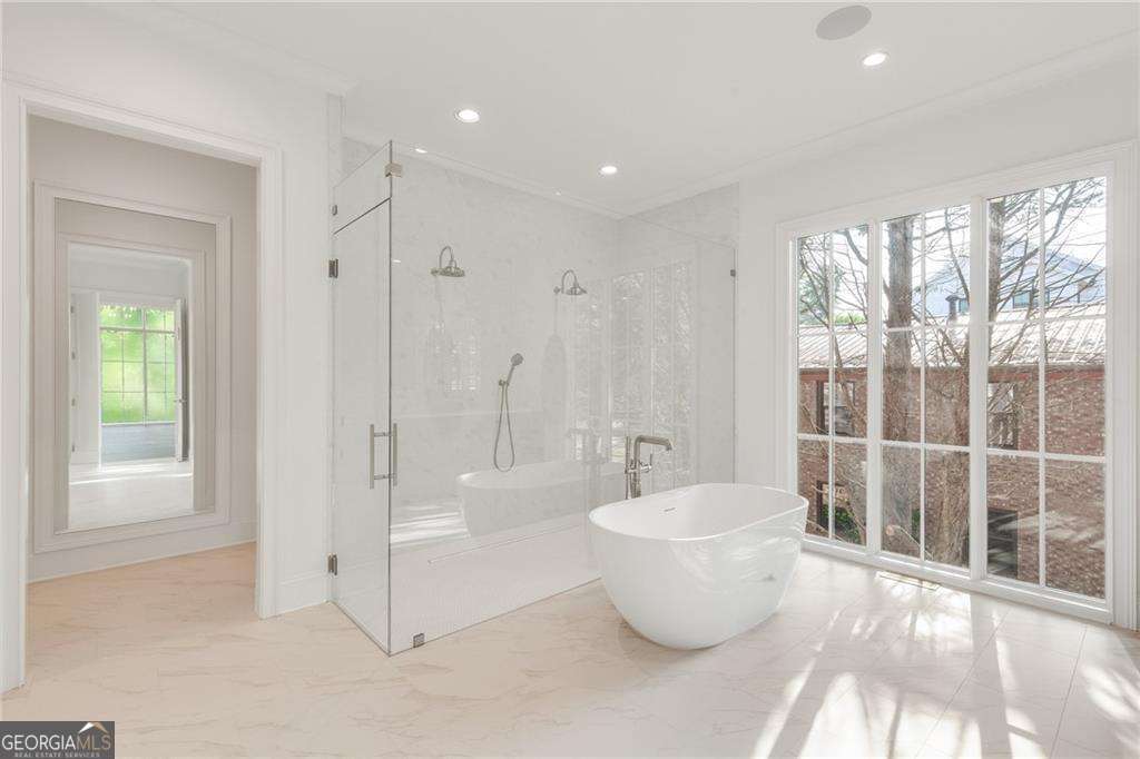 228 Thomas Circle