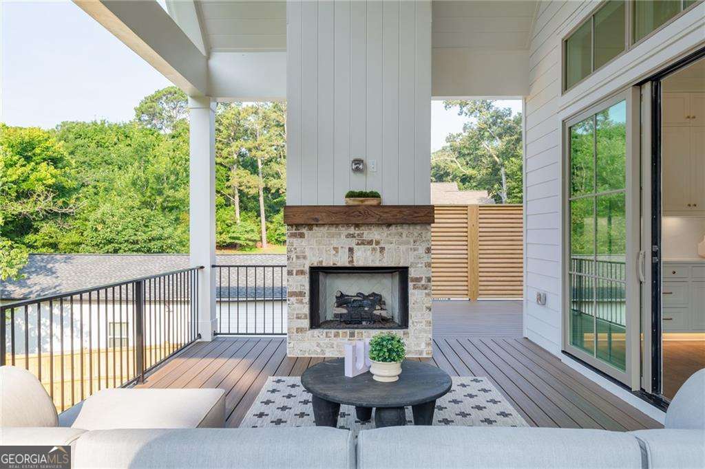 228 Thomas Circle