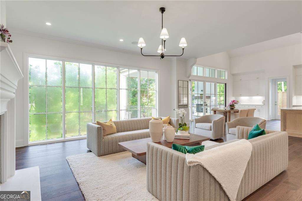 228 Thomas Circle