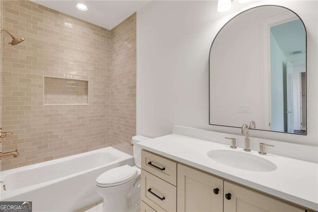 228 Thomas Circle