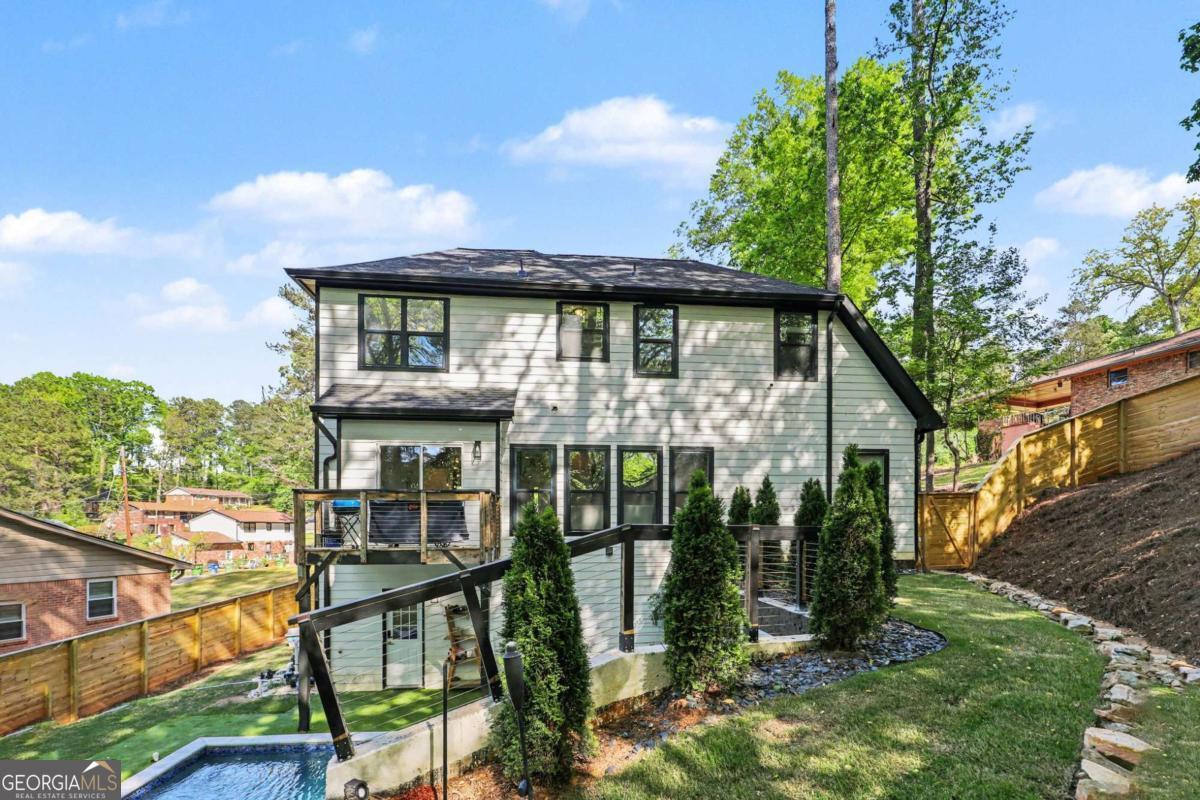 855 Fleetwood Circle SW