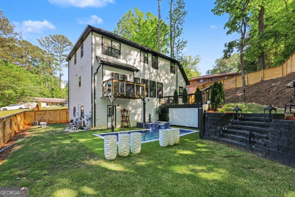 855 Fleetwood Circle SW