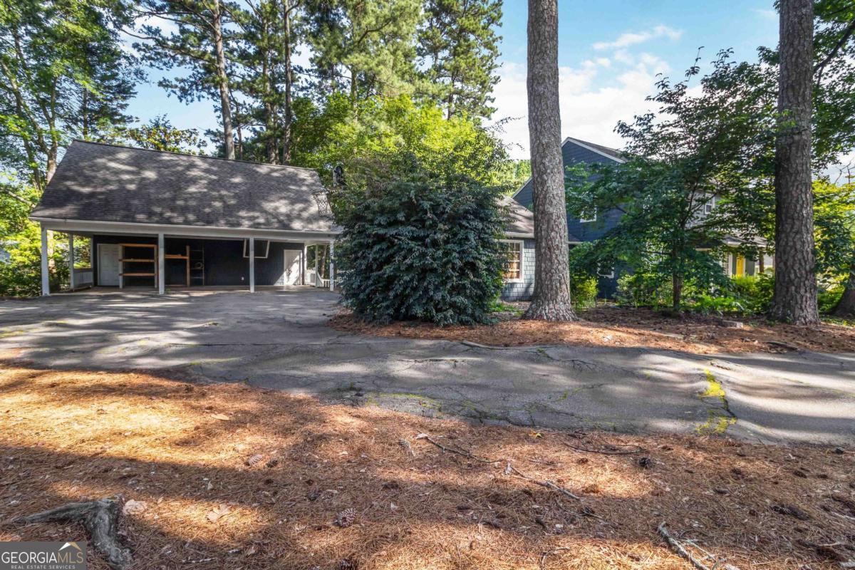 1367 Lansdowne Court SW