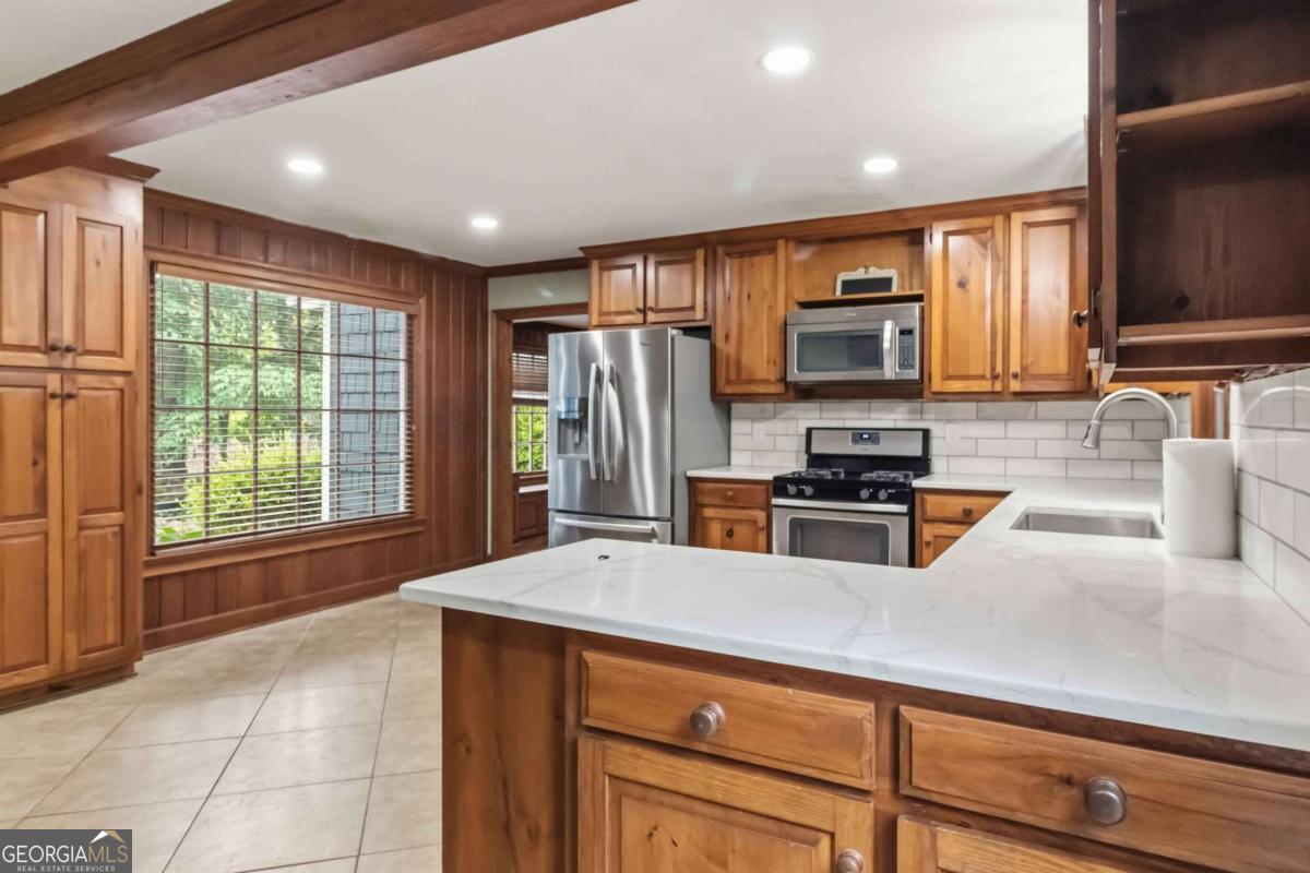 1367 Lansdowne Court SW