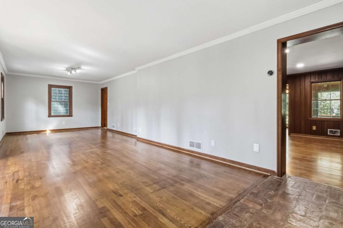 1367 Lansdowne Court SW