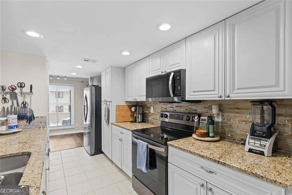 897 Cedar Canyon Square SE