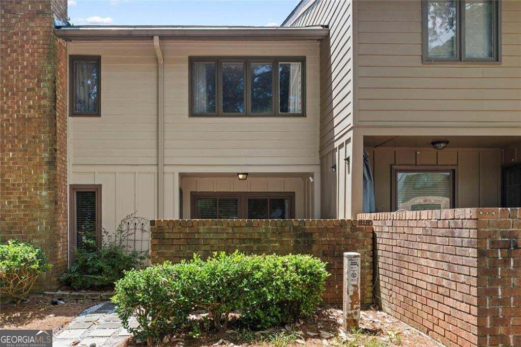 897 Cedar Canyon Square SE