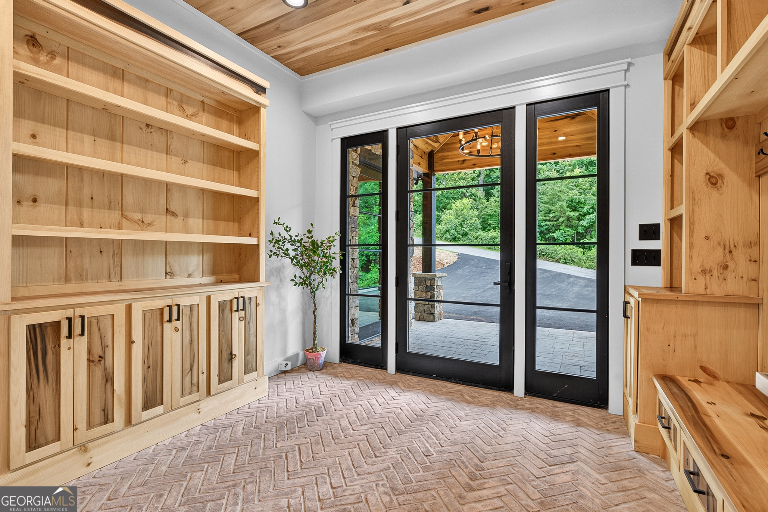 44 Staurolite Mountain Road