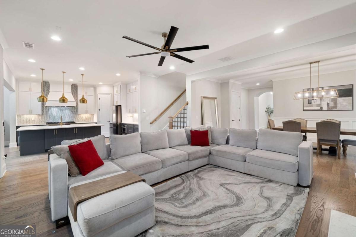4511 Caroline Walk