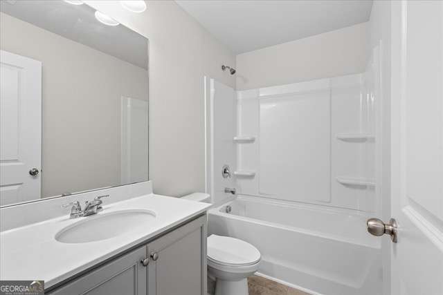2832 Saratoga Lake View