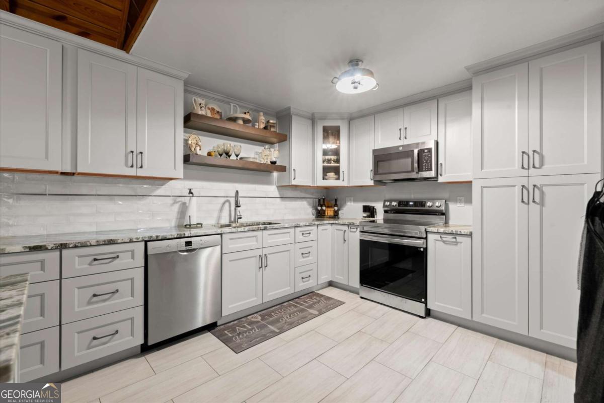 140 J R Road NE
