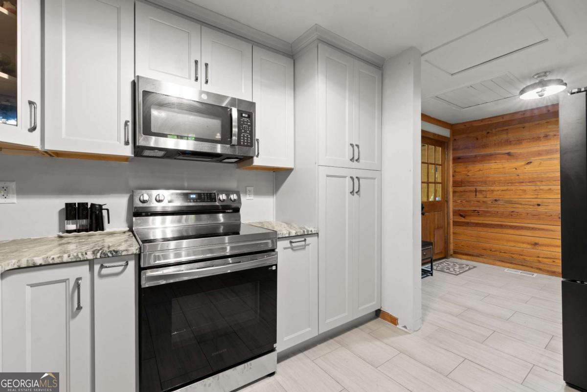 140 J R Road NE