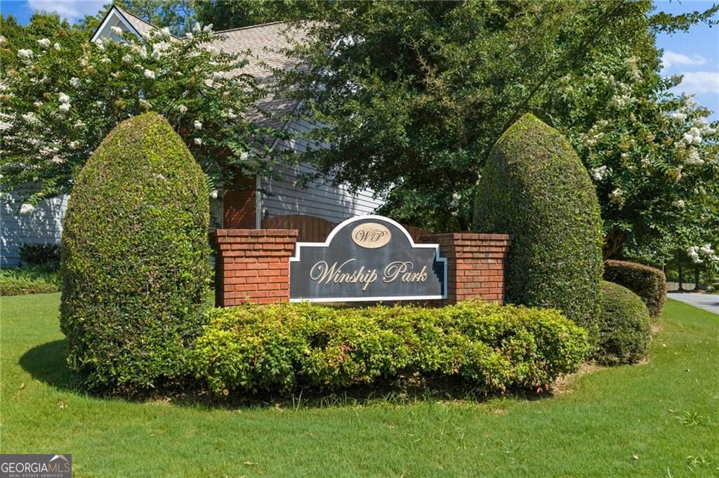 1005 Brentmoor Lane NW