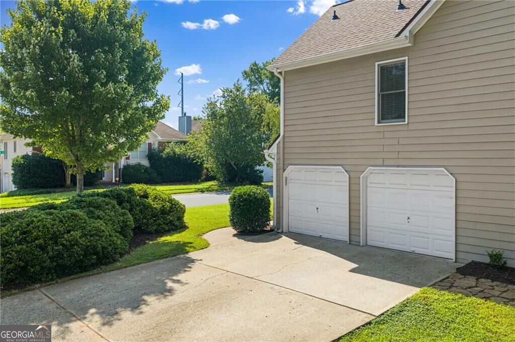 1005 Brentmoor Lane NW