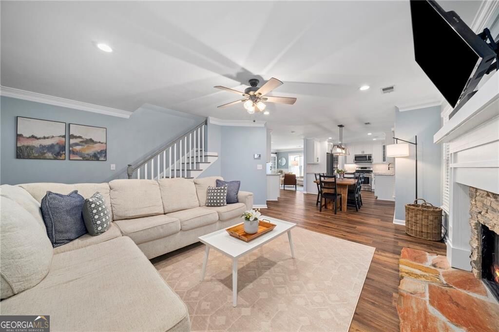 1005 Brentmoor Lane NW