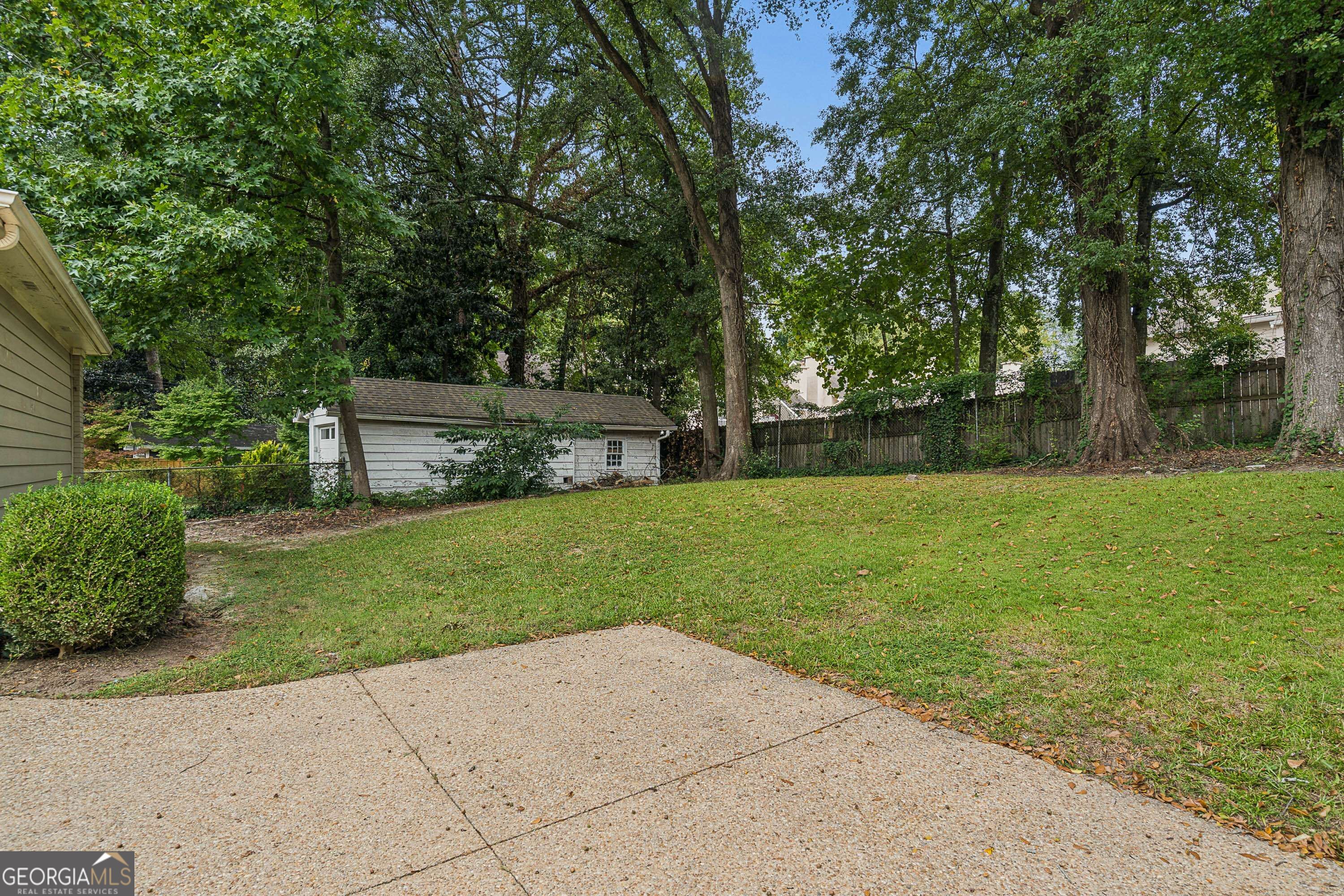 2918 N Hills Drive NE