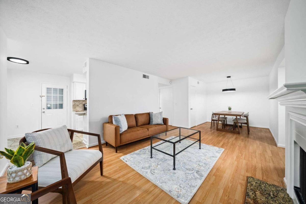 711 Glenleaf Drive