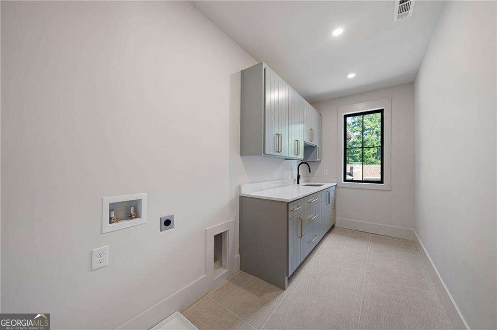 1671 Manhasset Drive
