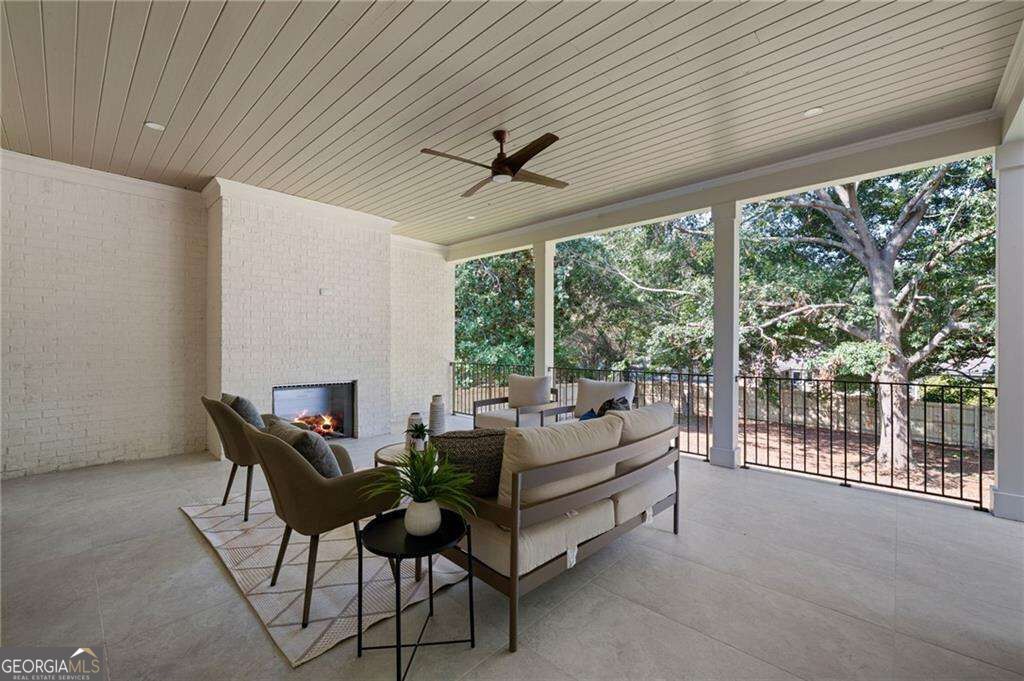 1671 Manhasset Drive