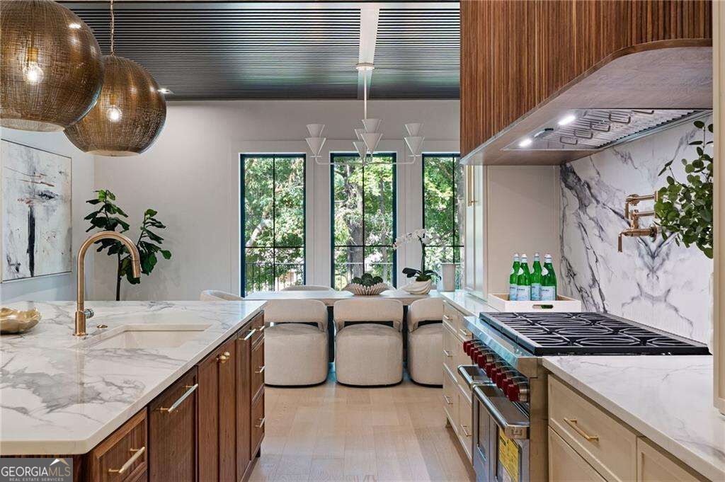 1671 Manhasset Drive