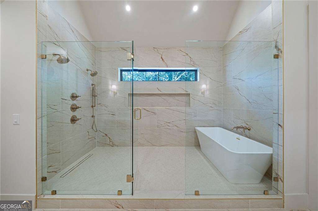 1671 Manhasset Drive