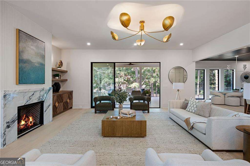 1671 Manhasset Drive