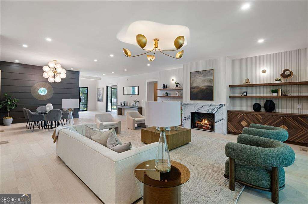 1671 Manhasset Drive