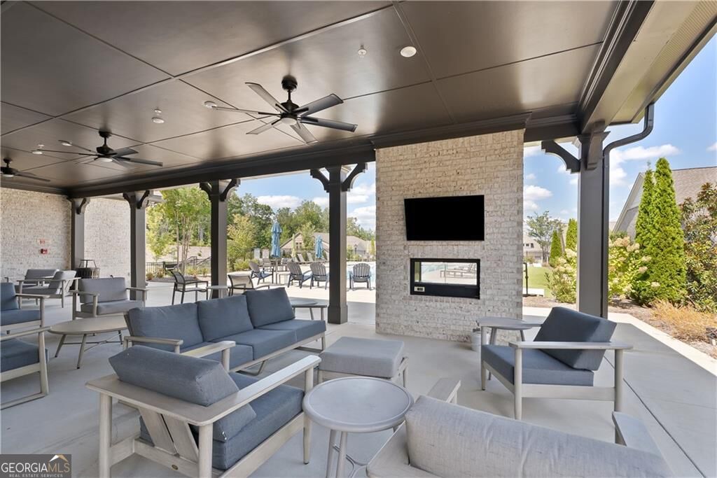 318 Carriage Glen Lane