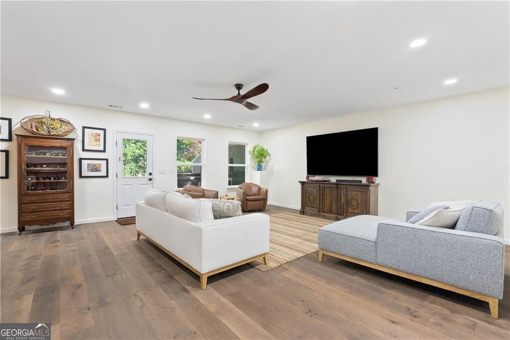 318 Carriage Glen Lane