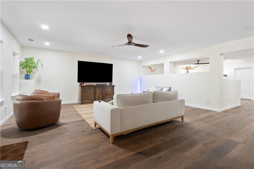 318 Carriage Glen Lane