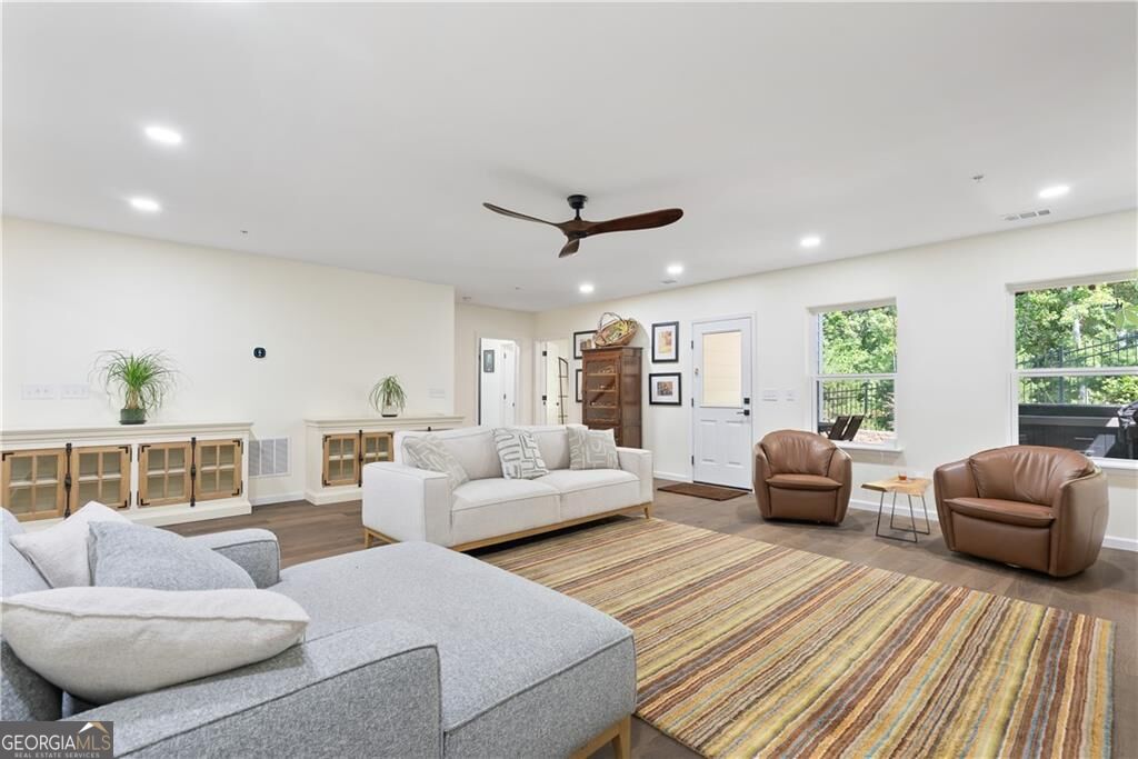 318 Carriage Glen Lane
