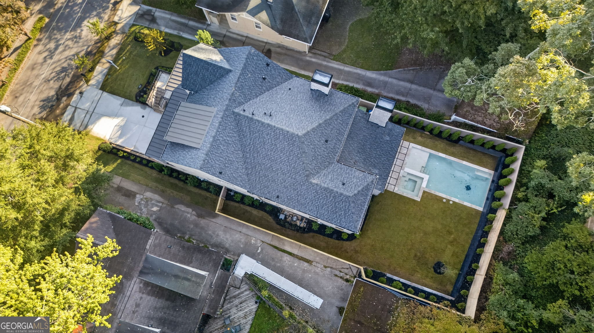 991 Courtenay Drive NE
