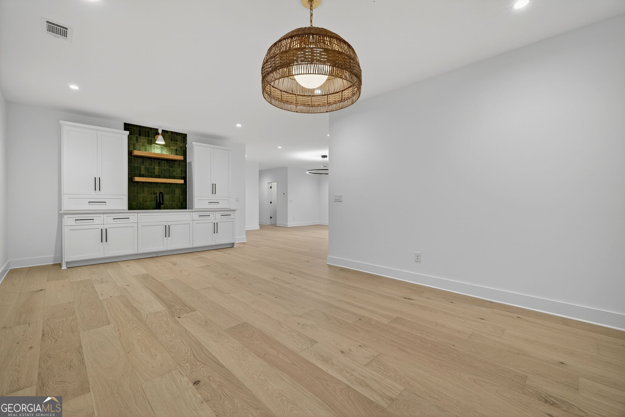 991 Courtenay Drive NE