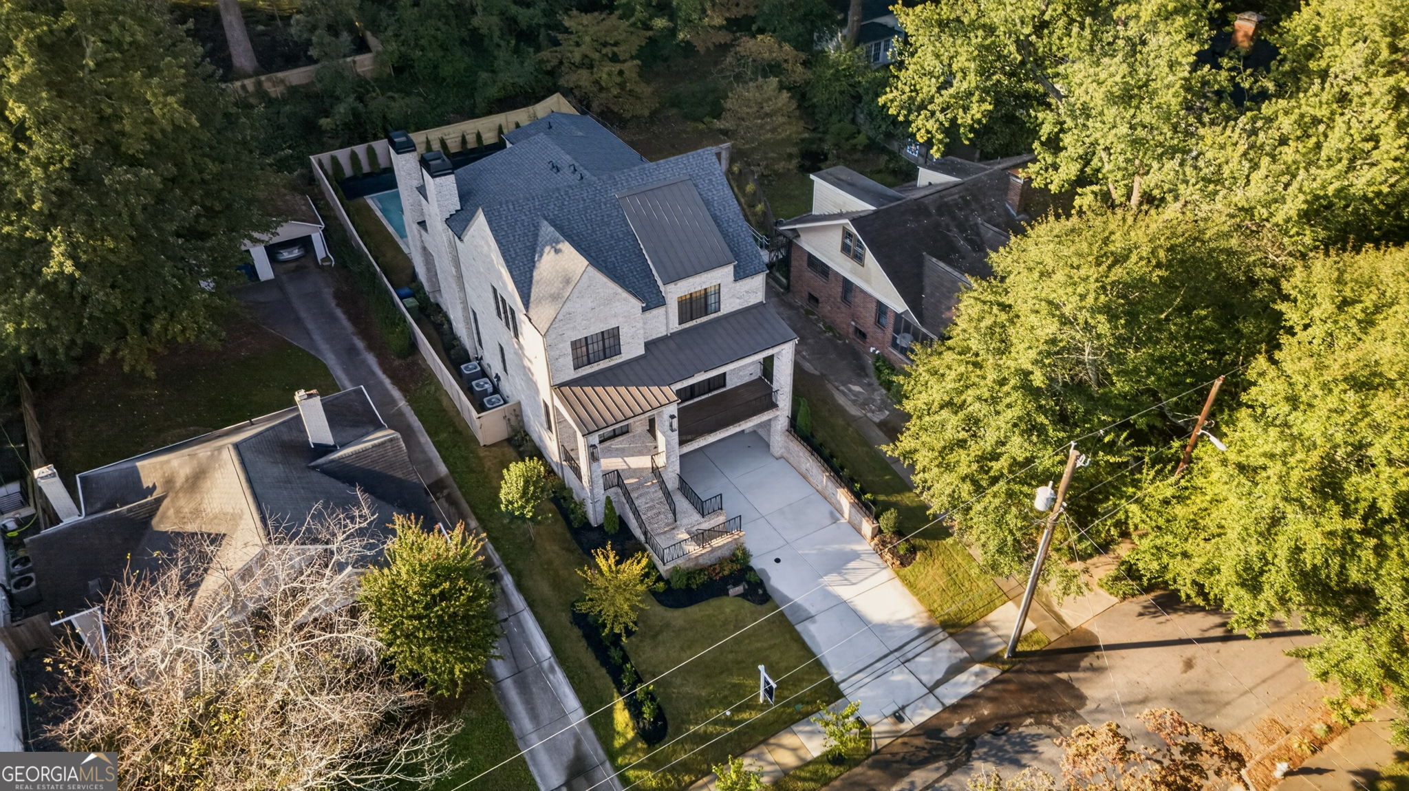 991 Courtenay Drive NE