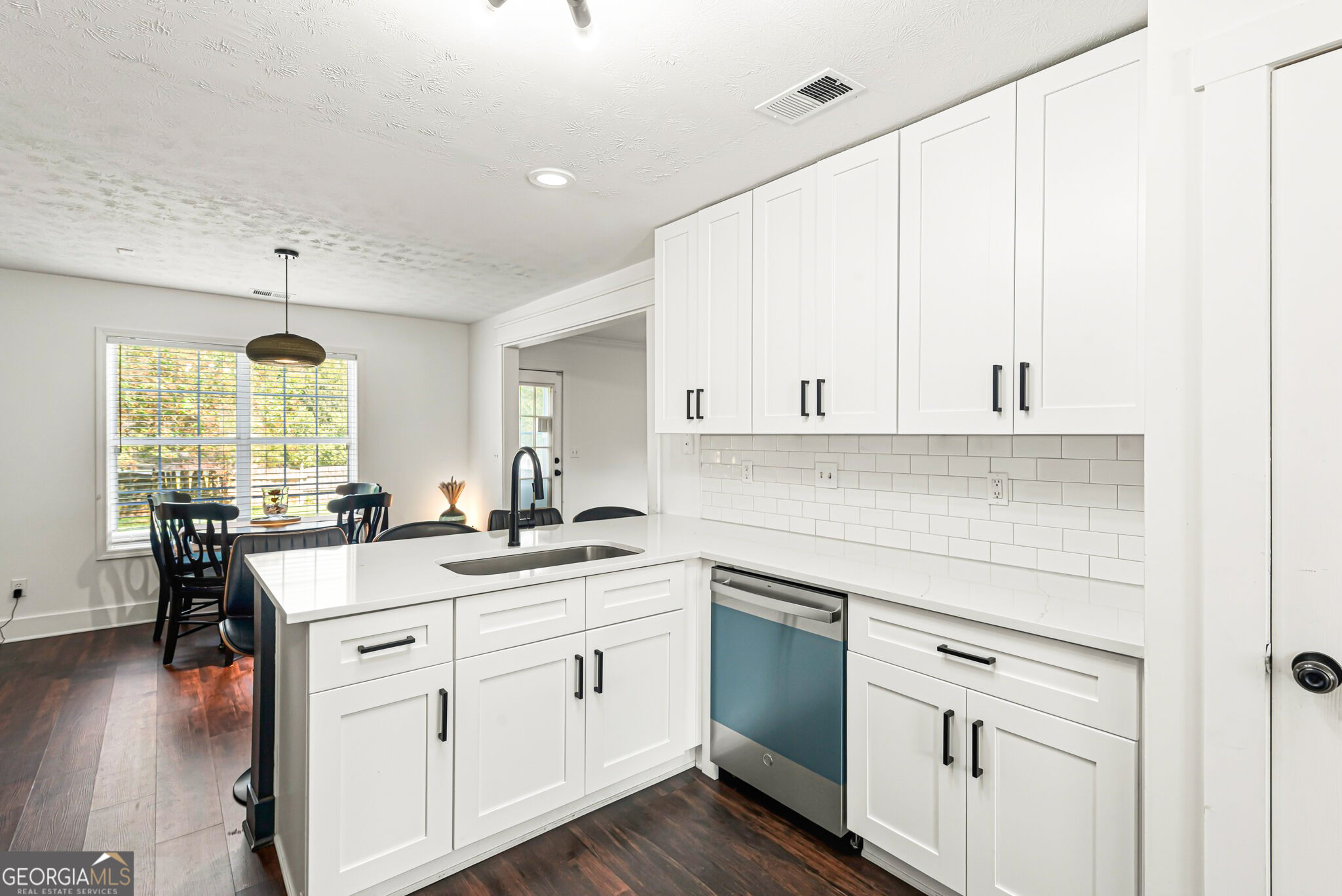 2586 Abbotts Glen Drive NW