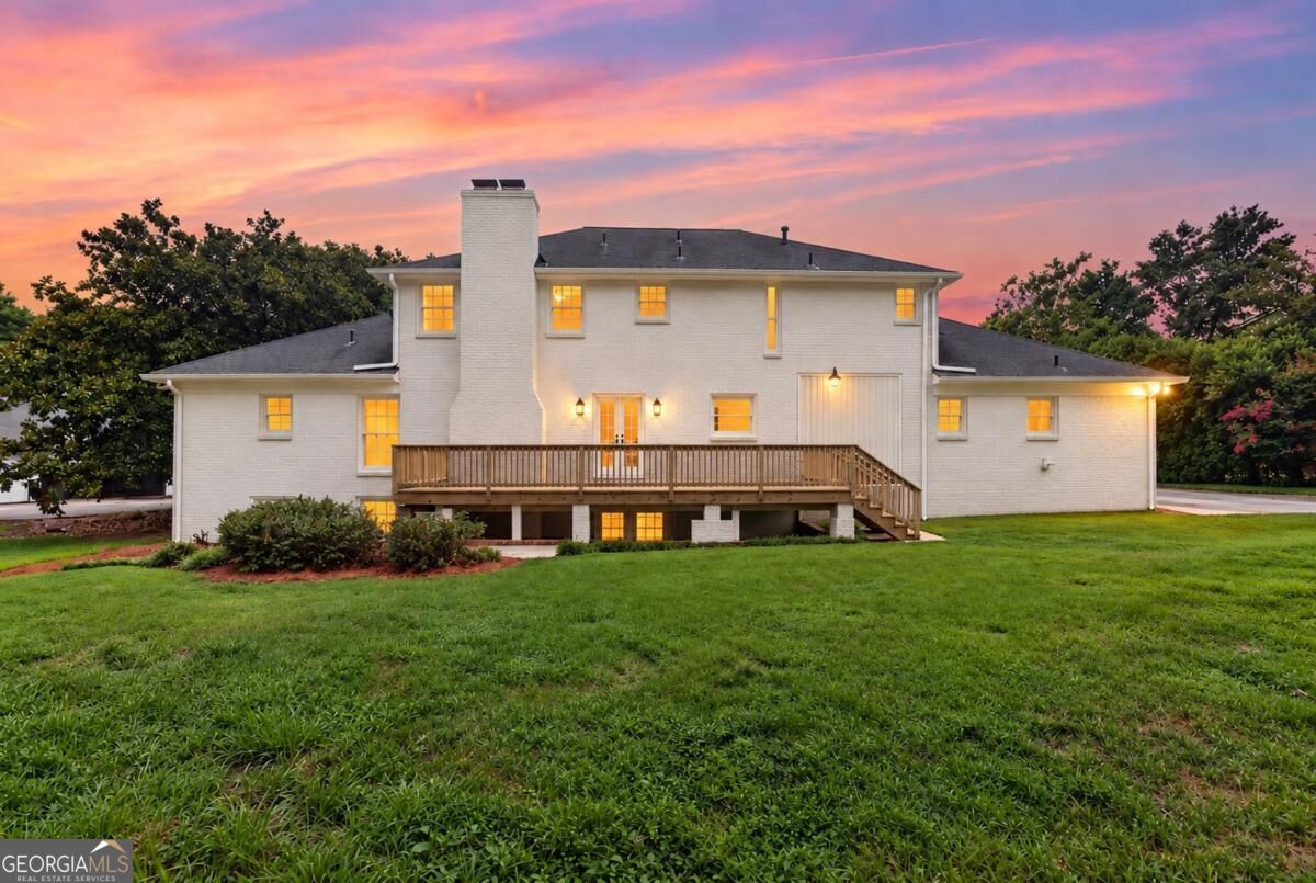 560 Hawthorne Drive