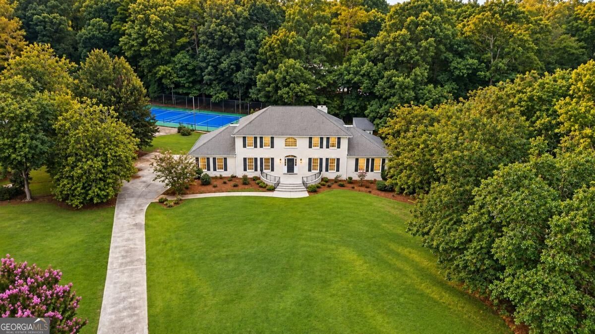 560 Hawthorne Drive