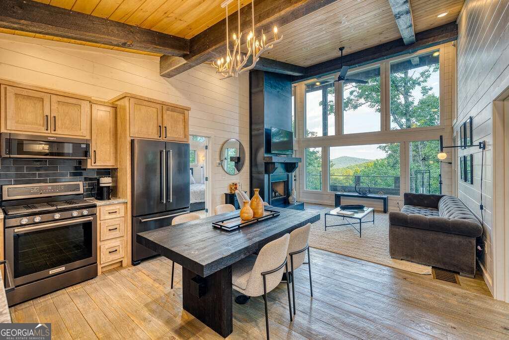 281 Raintree Bend