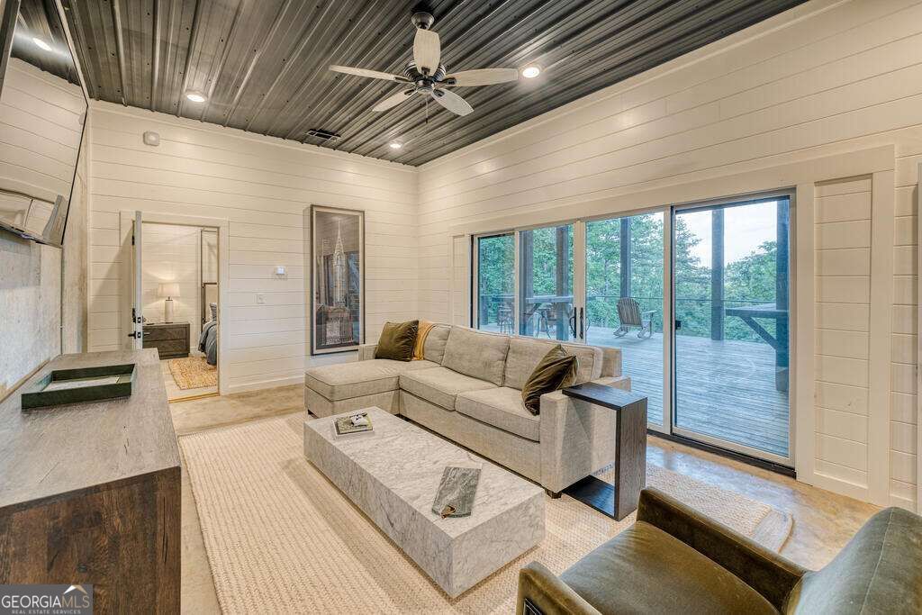 281 Raintree Bend