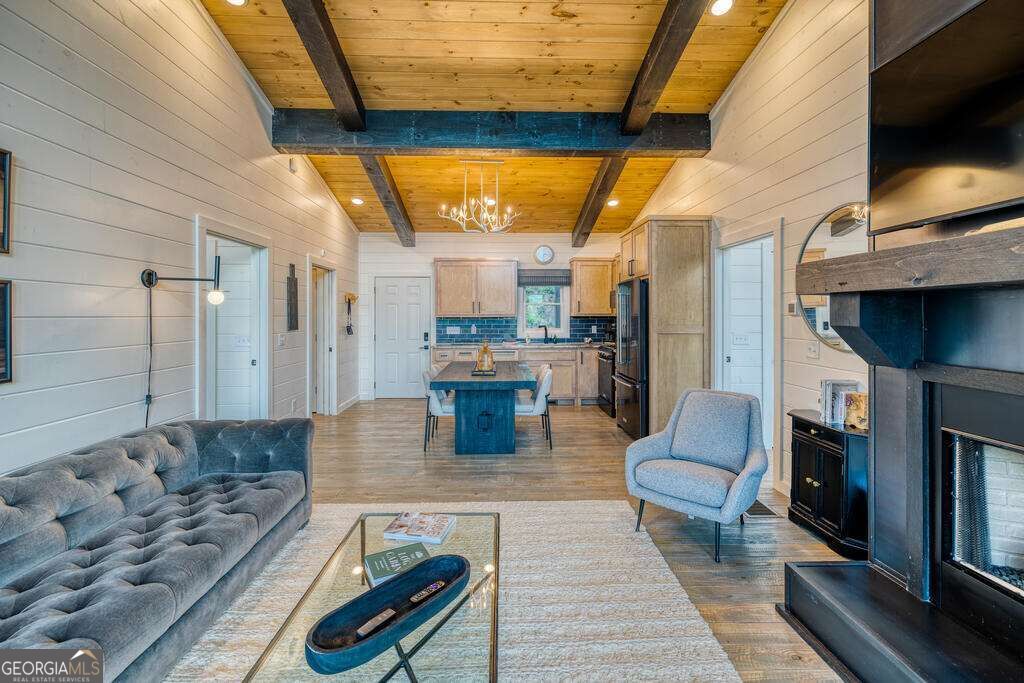 281 Raintree Bend