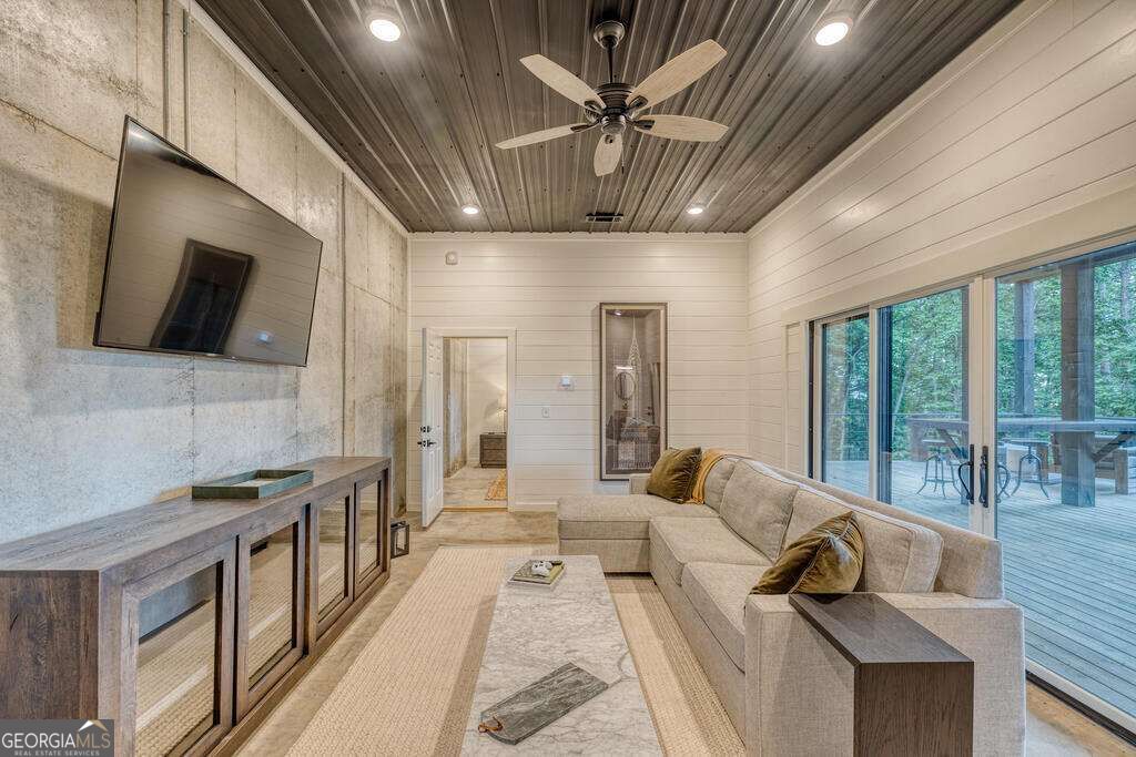 281 Raintree Bend