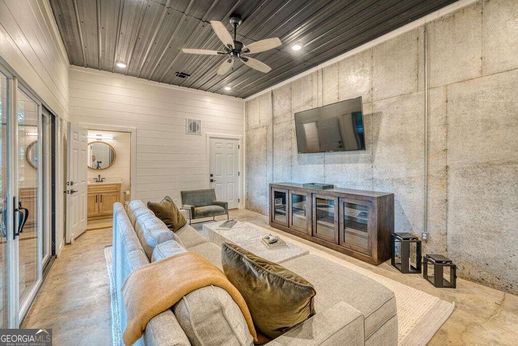 281 Raintree Bend