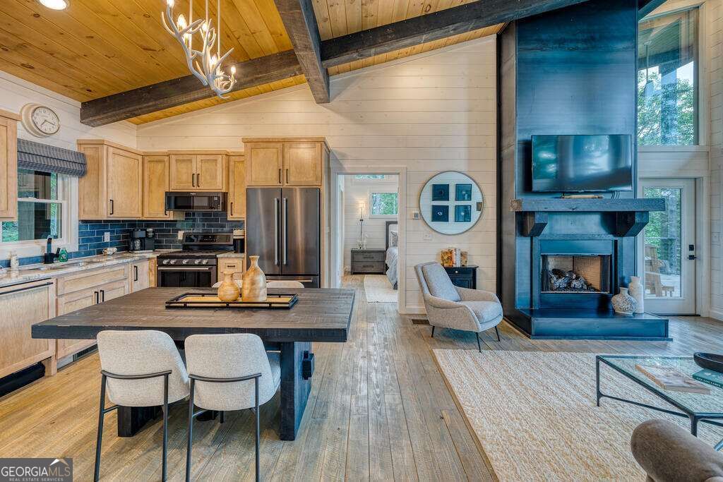 281 Raintree Bend