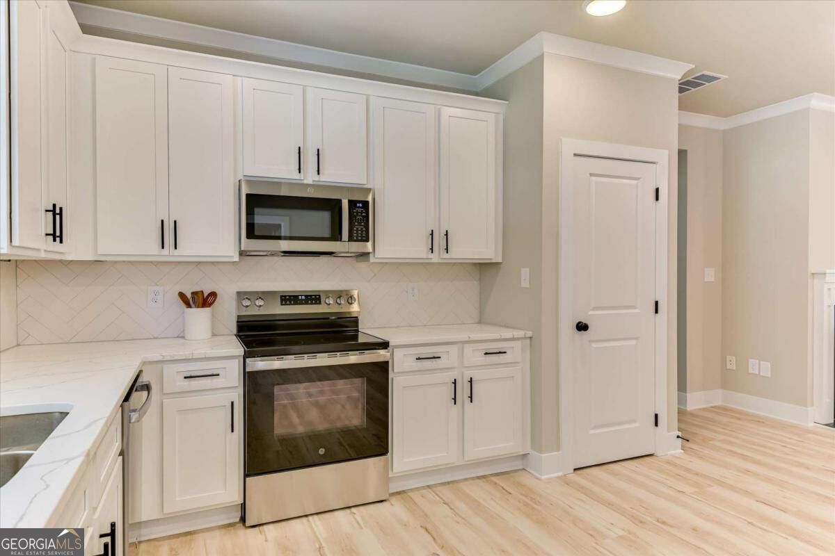 1165 Watersedge Cove