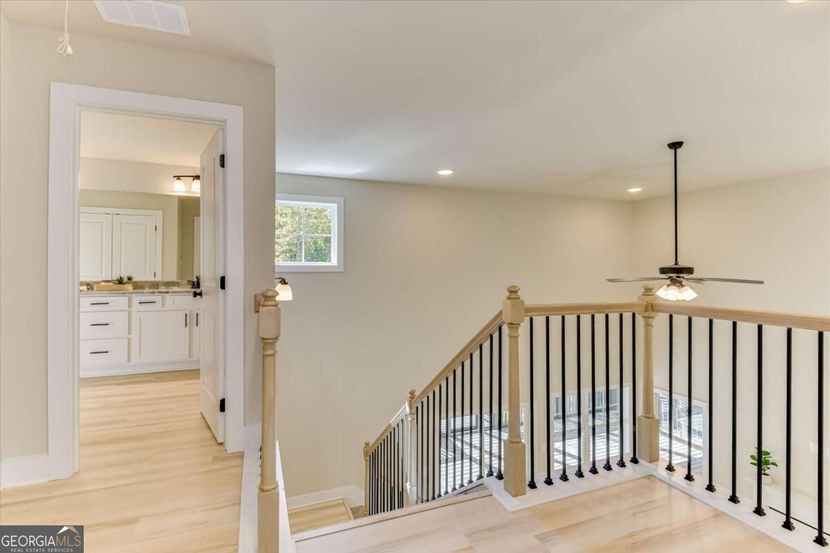 1021 Pointe S