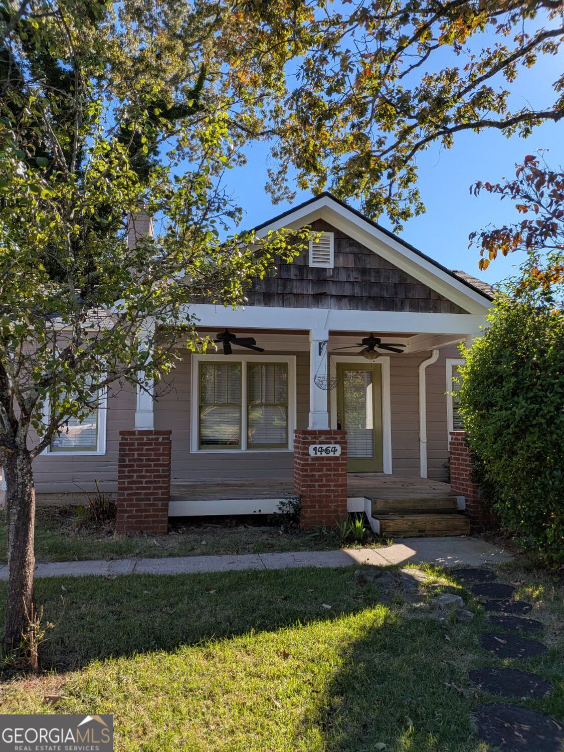 1464 Hawthorne Way